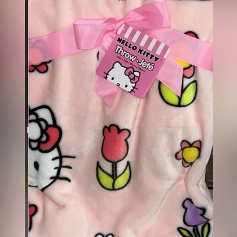 Hello Kitty Floral Blanket NWT - Picture 5 of 5